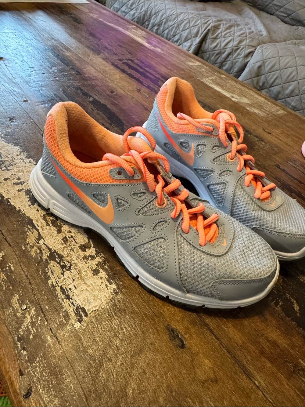 Nike Women's Light Gray and Coral Athletic Sneakers